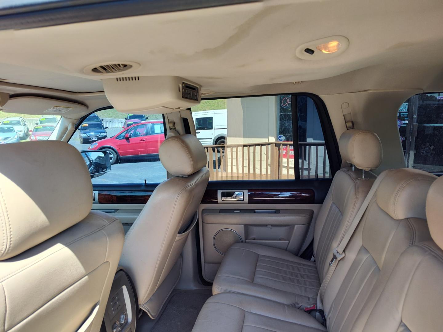 2006 Black /tan Lincoln Navigator 4WD Luxury (5LMFU28546L) with an 5.4L V8 SOHC 24V engine, 6-Speed Automatic Overdrive transmission, located at 5700 Curlew Drive, Norfolk, VA, 23502, (757) 455-6330, 36.841885, -76.209412 - Photo#8